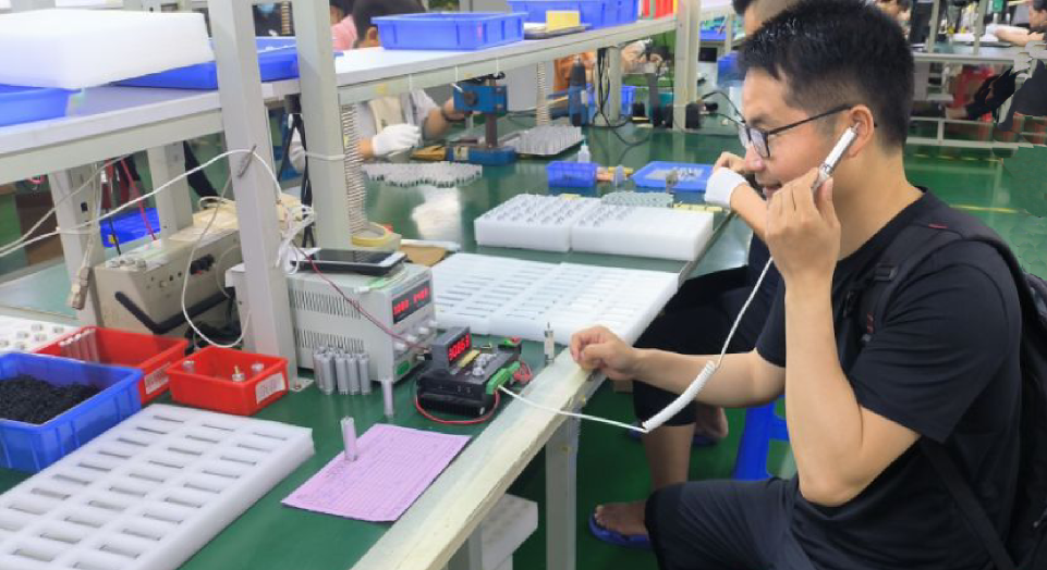 quality-control-test-lee-in-factory product sourcing China