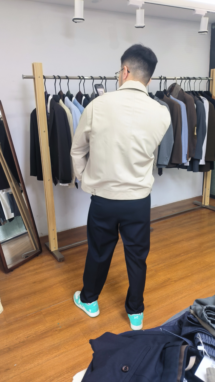 Sourcingyuan’s customer is checking apparel sample quality Sourcingyuan's customer is checking apparel sample quality