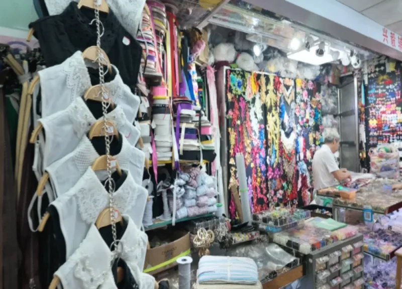 Guangzhou Wholesale Markets Clothing Accessories Shop