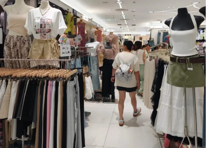 Guangzhou Wholesale Markets Fashion Apparel Shop Interior