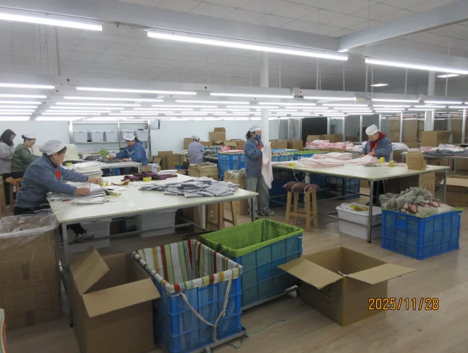 Silk Fabric Apparel Packing Production Area
