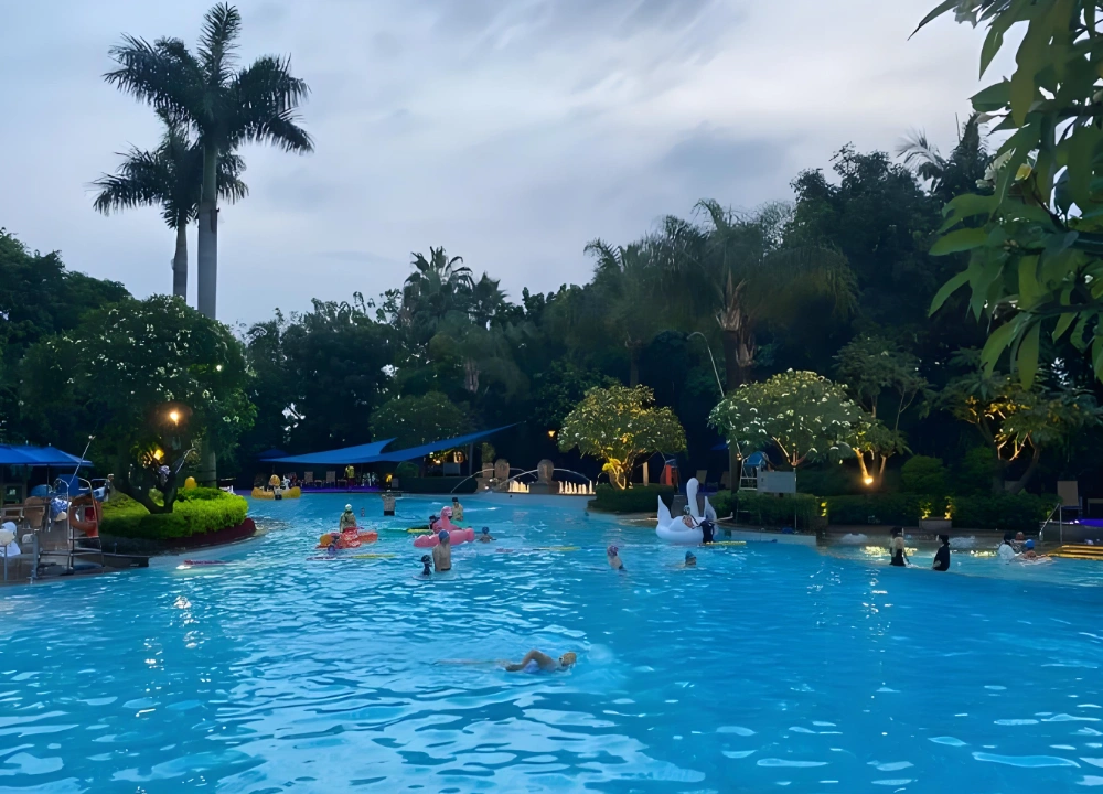 Shangri‑La Guangzhou hotel outdoor pool near Canton Fair Shangri‑La Guangzhou hotel outdoor pool near Canton Fair