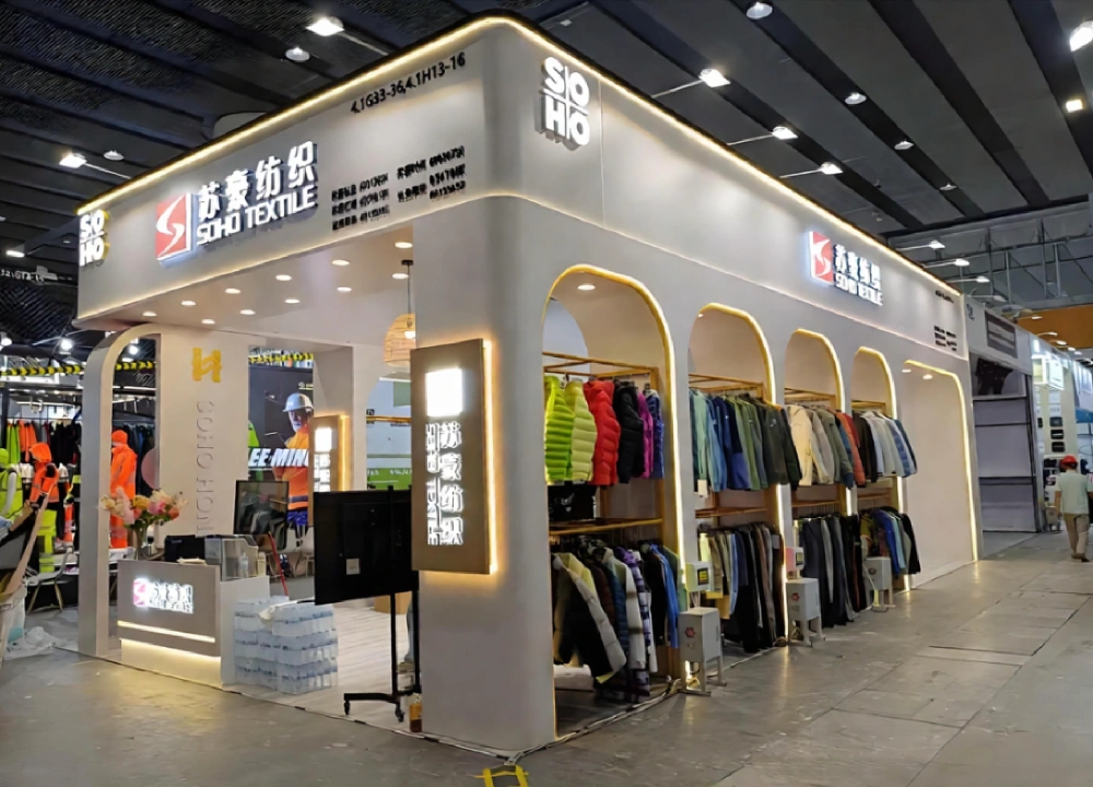 The clothing booth at the Canton Fair The clothing booth at the Canton Fair