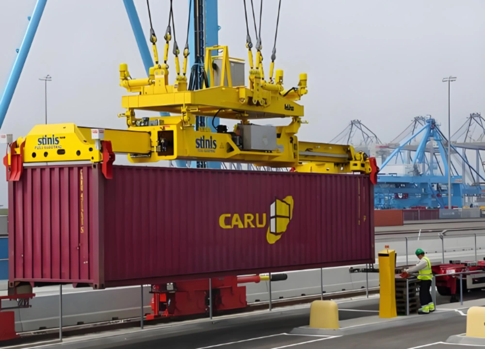 Apparel sourcing container loading at port for export Guangzhou sourcing agent handles cargo packing.