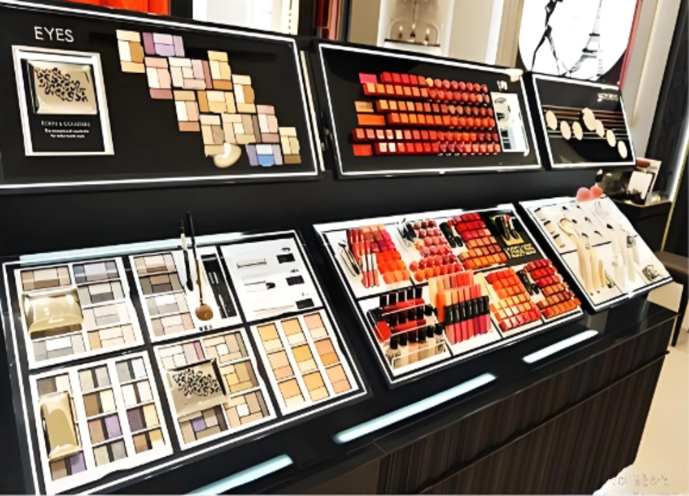 Guangzhou wholesale markets makeup counter with eyeshadow and lipstick Guangzhou wholesale markets makeup counter with eyeshadow and lipstick