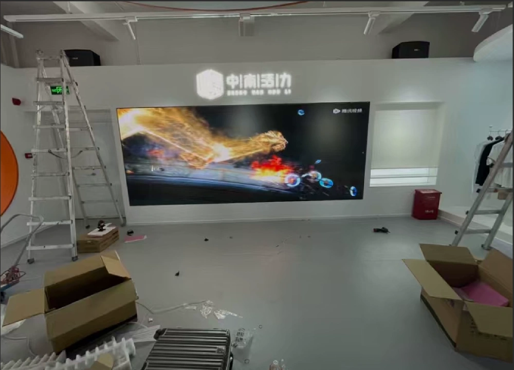 Instalación de videowall interior en LED Screen Factory