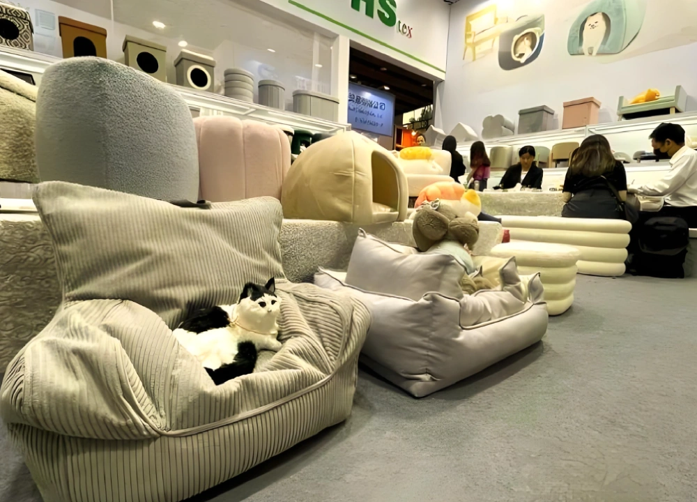 Pet beds at the Canton Fair Pet beds at the Canton Fair