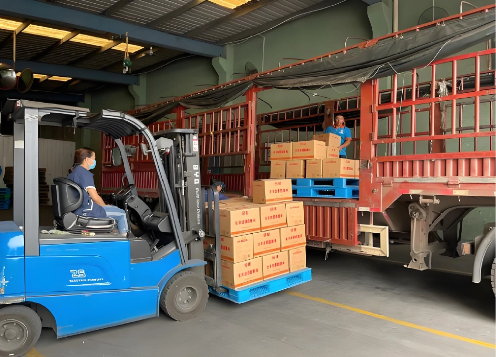 The logistics company is loading the cargo The logistics company is loading the cargo