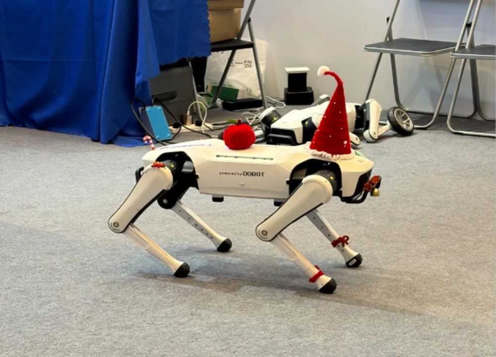 Demostración del perro robot cuadrúpedo Dobot en la Fase 1 de la Feria de Cantón Demostración del perro robot cuadrúpedo Dobot en la Fase 1 de la Feria de Cantón